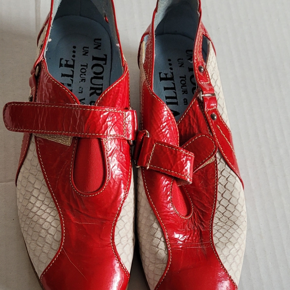 UTV Un Tour En Ville Original Women's Red & Beige Flats Size 37/7